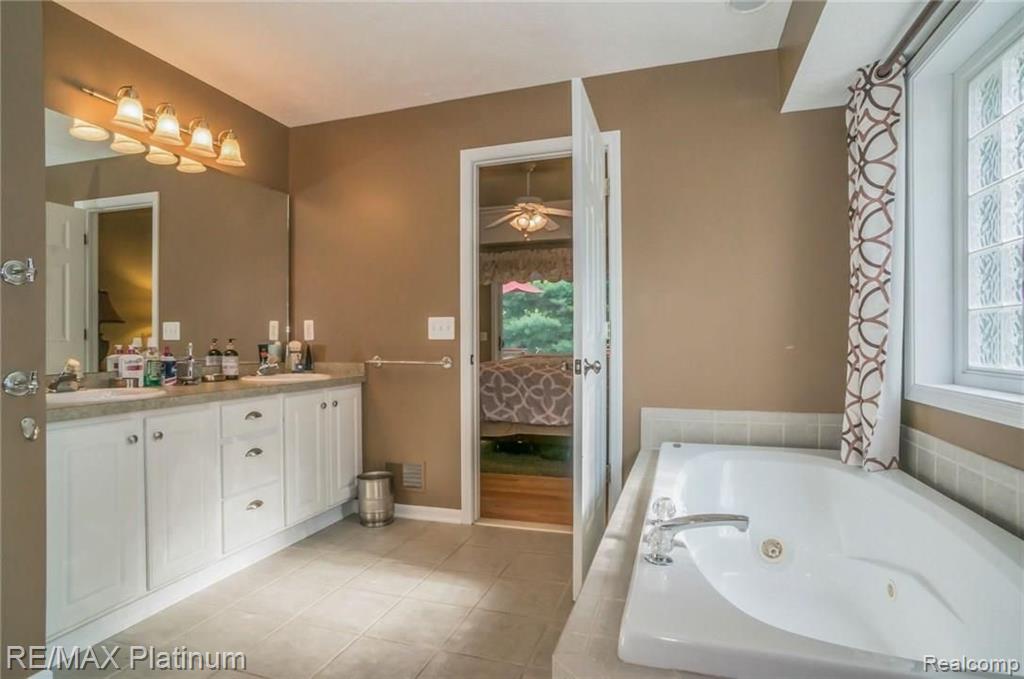3077 Ridley Way Howell, MI 48843 - Photo 15 of 30