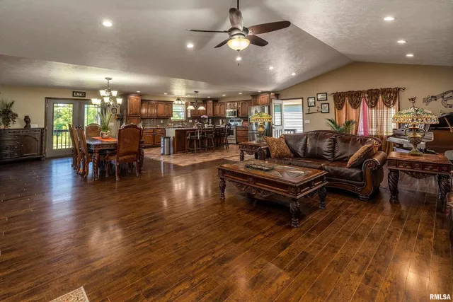 $430,000 | 3860 Boyd Road, Jonesboro, IL 62952