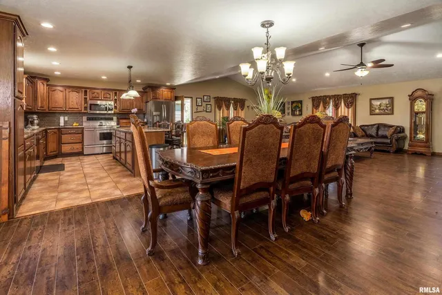 $430,000 | 3860 Boyd Road, Jonesboro, IL 62952