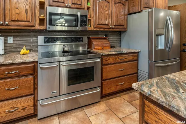 $430,000 | 3860 Boyd Road, Jonesboro, IL 62952