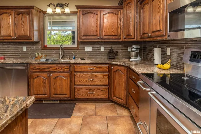 $430,000 | 3860 Boyd Road, Jonesboro, IL 62952