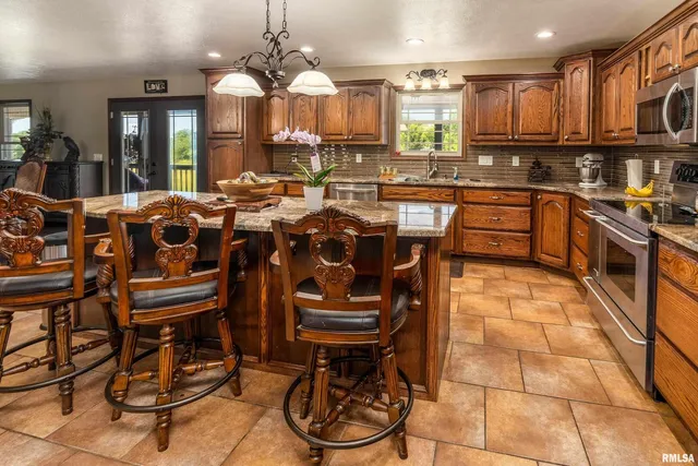 $430,000 | 3860 Boyd Road, Jonesboro, IL 62952