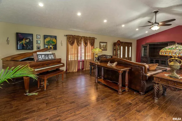 $430,000 | 3860 Boyd Road, Jonesboro, IL 62952