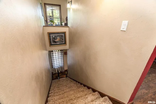 $430,000 | 3860 Boyd Road, Jonesboro, IL 62952