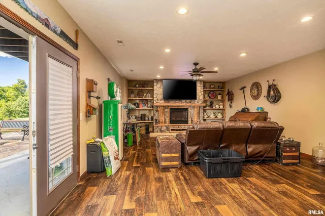 $430,000 | 3860 Boyd Road, Jonesboro, IL 62952