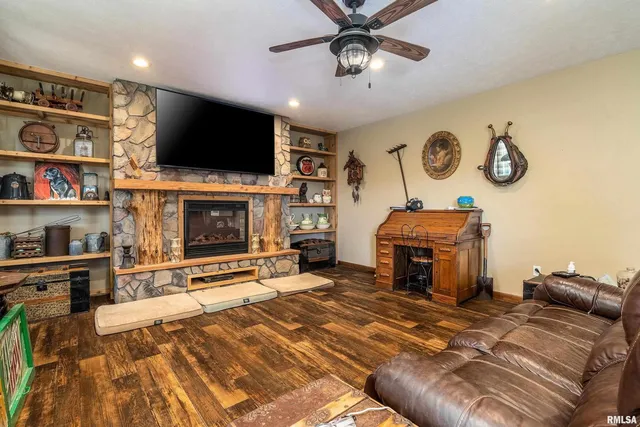 $430,000 | 3860 Boyd Road, Jonesboro, IL 62952