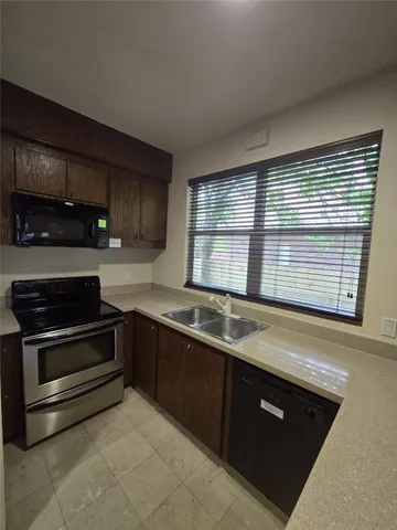 $3,400 | 3231 Hemingway Drive, Montgomery, TX 77356