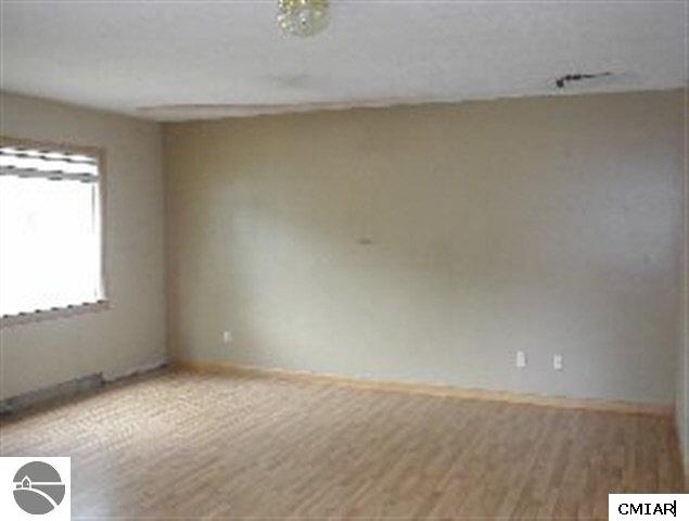 217 Rockingham Avenue Alma, MI 48801 - Photo 4 of 9 1767362-3.JPG