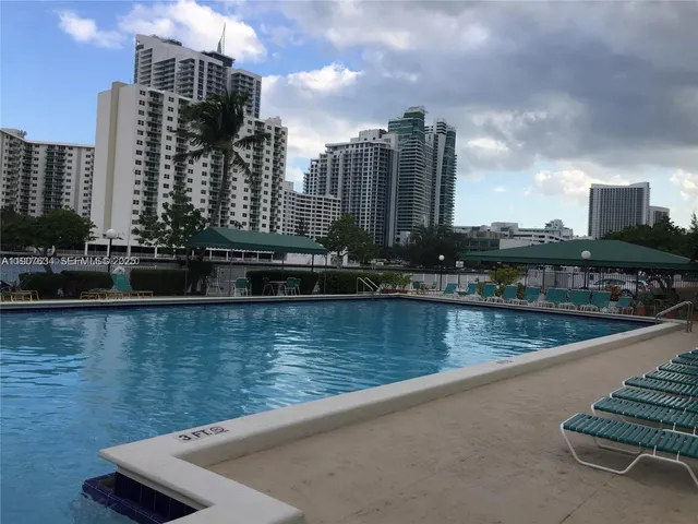 $1,700 | 1000 Parkview Drive, Unit 511, Hallandale Beach, FL 33009