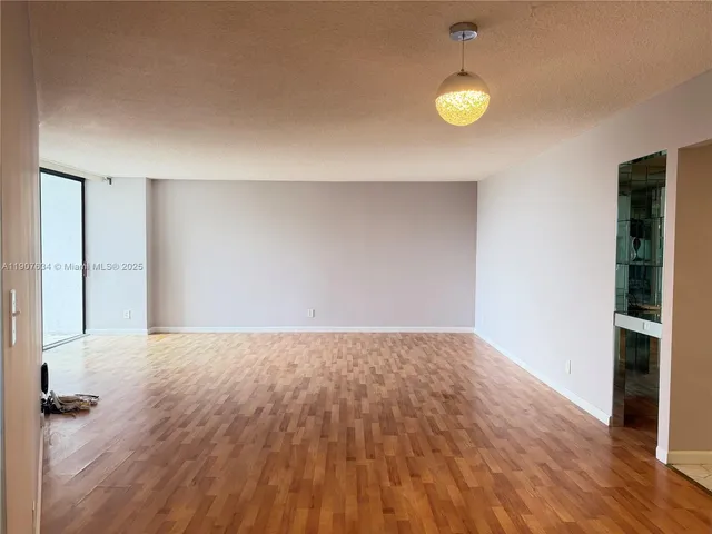 $1,700 | 1000 Parkview Drive, Unit 511, Hallandale Beach, FL 33009