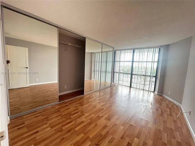 $1,700 | 1000 Parkview Drive, Unit 511, Hallandale Beach, FL 33009