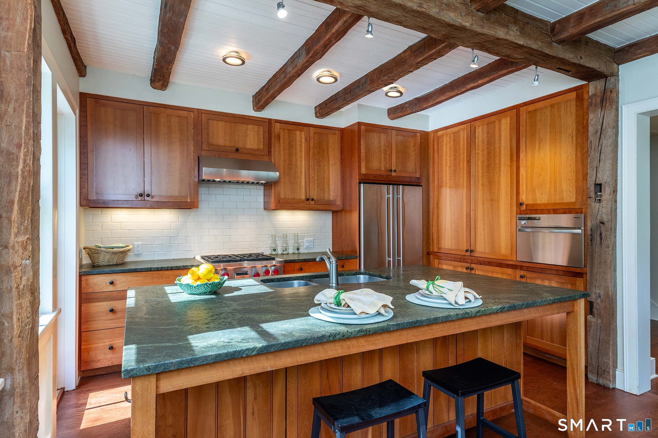 18 Curtis Road Washington, CT 06793 - Photo 5 of 32 ceiling beams, stainless appliances