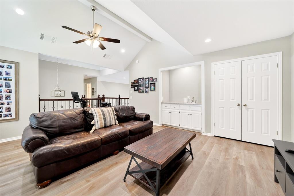 4509 Scenic Drive Rowlett, TX 75088 - Photo 33 of 40 Living room