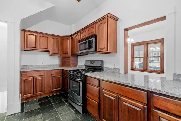 $2,795 | 1826 Franklin Avenue Southeast, Minneapolis, MN 55414