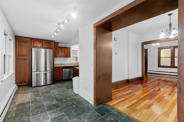 $2,795 | 1826 Franklin Avenue Southeast, Minneapolis, MN 55414