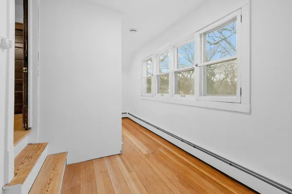$2,795 | 1826 Franklin Avenue Southeast, Minneapolis, MN 55414