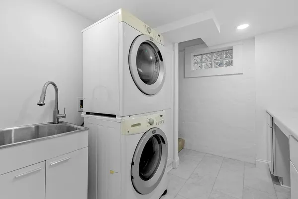 $2,795 | 1826 Franklin Avenue Southeast, Minneapolis, MN 55414