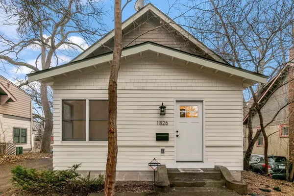 $2,795 | 1826 Franklin Avenue Southeast, Minneapolis, MN 55414