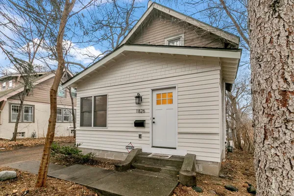 $2,795 | 1826 Franklin Avenue Southeast, Minneapolis, MN 55414