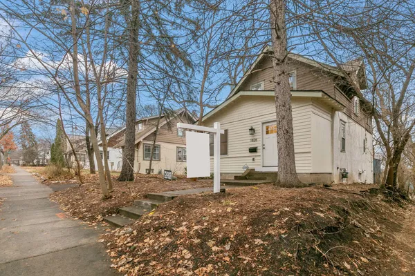 $2,795 | 1826 Franklin Avenue Southeast, Minneapolis, MN 55414