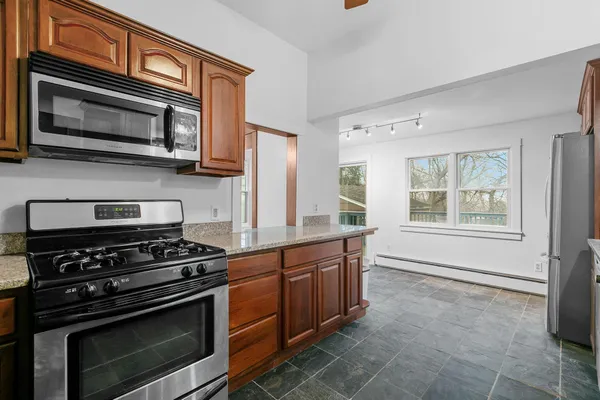 $2,795 | 1826 Franklin Avenue Southeast, Minneapolis, MN 55414