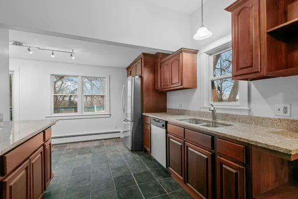 $2,795 | 1826 Franklin Avenue Southeast, Minneapolis, MN 55414