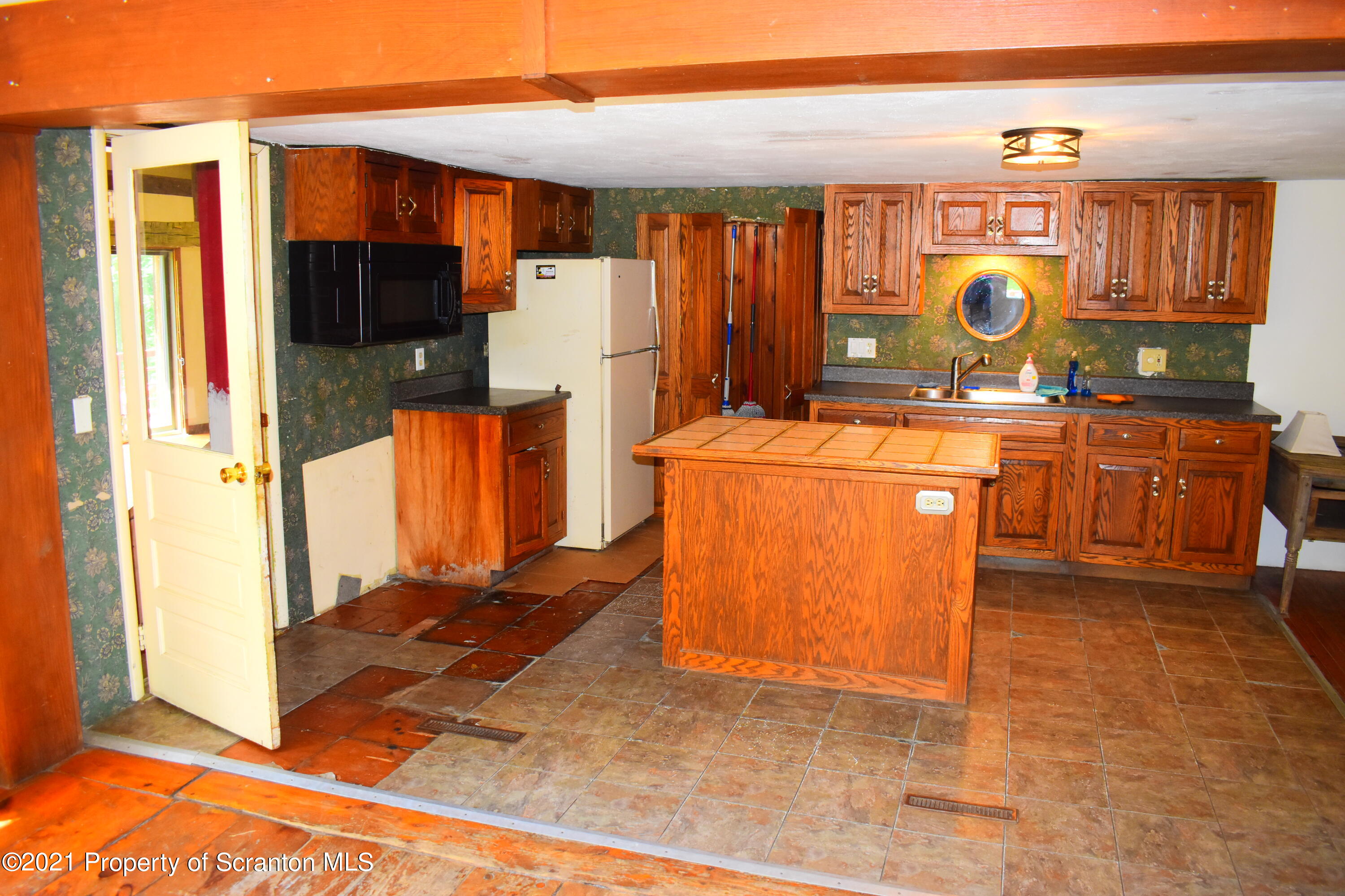 987 Carter Road Montrose, PA 18801 - Photo 4 of 50