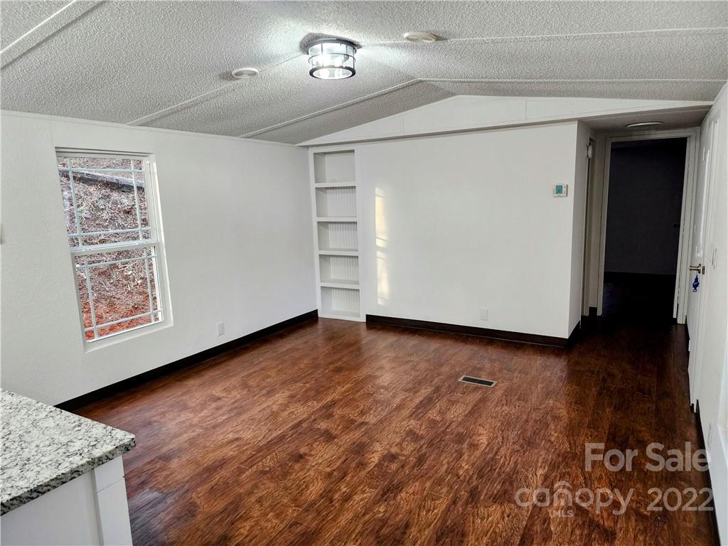 134 Red Road Swannanoa, NC 28778 - Photo 7 of 18 Gallery Image 7