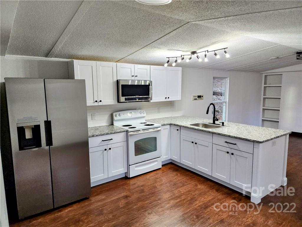 134 Red Road Swannanoa, NC 28778 - Photo 10 of 18 Gallery Image 10