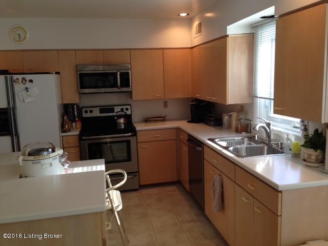 822 Foxgate Road Louisville, KY 40223 - Photo 18 of 20 Kitchen