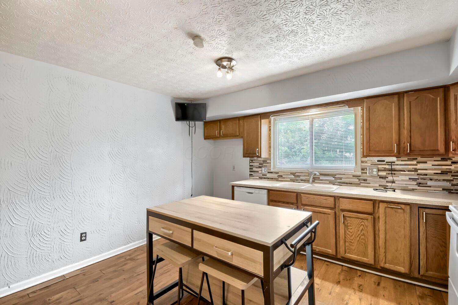 5531 Karl Road Columbus, OH 43229 - Photo 7 of 28 5531 Karl Rd - Web Quality - 007 - 07 Ki