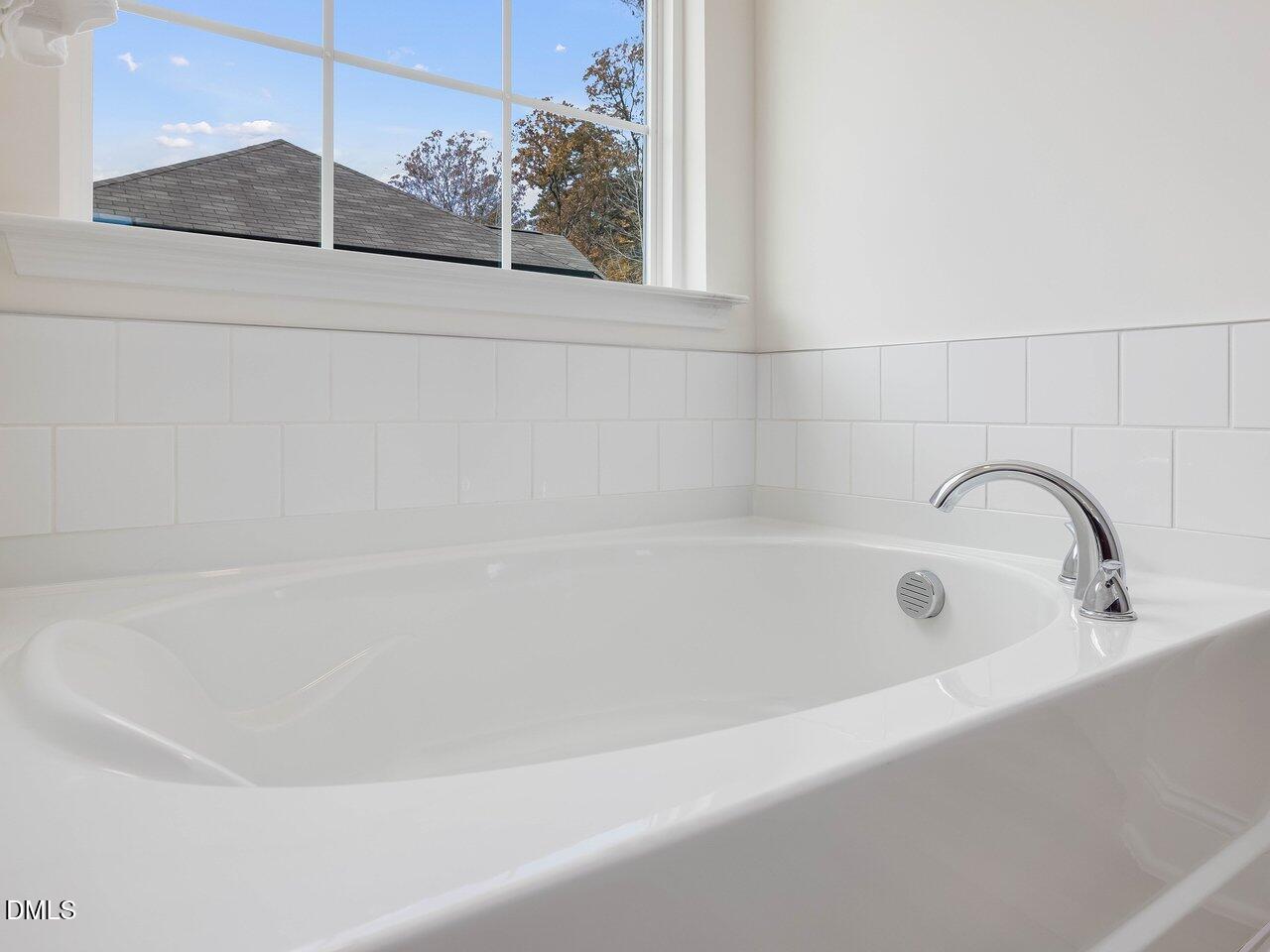 718 Heartpine Drive Mebane, NC 27302 - Photo 40 of 62 a bathroom with a bathtub