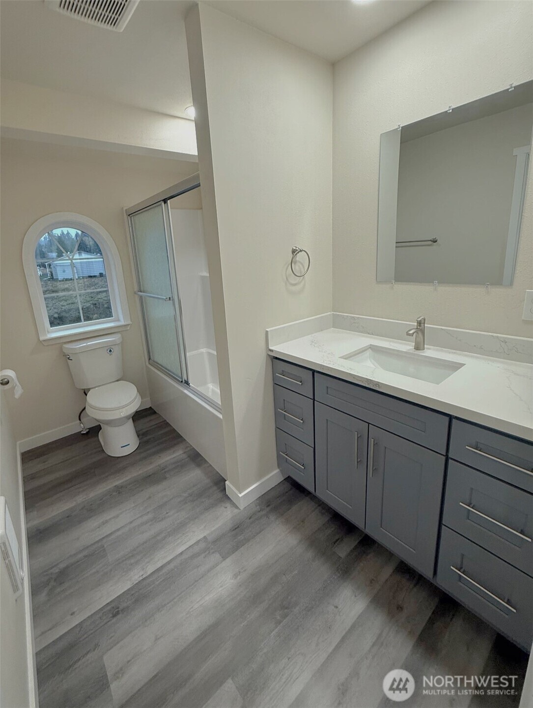 600 Ross Canyon Road Omak, WA 98841 - Photo 14 of 25 a bathroom with a sink and a mirror