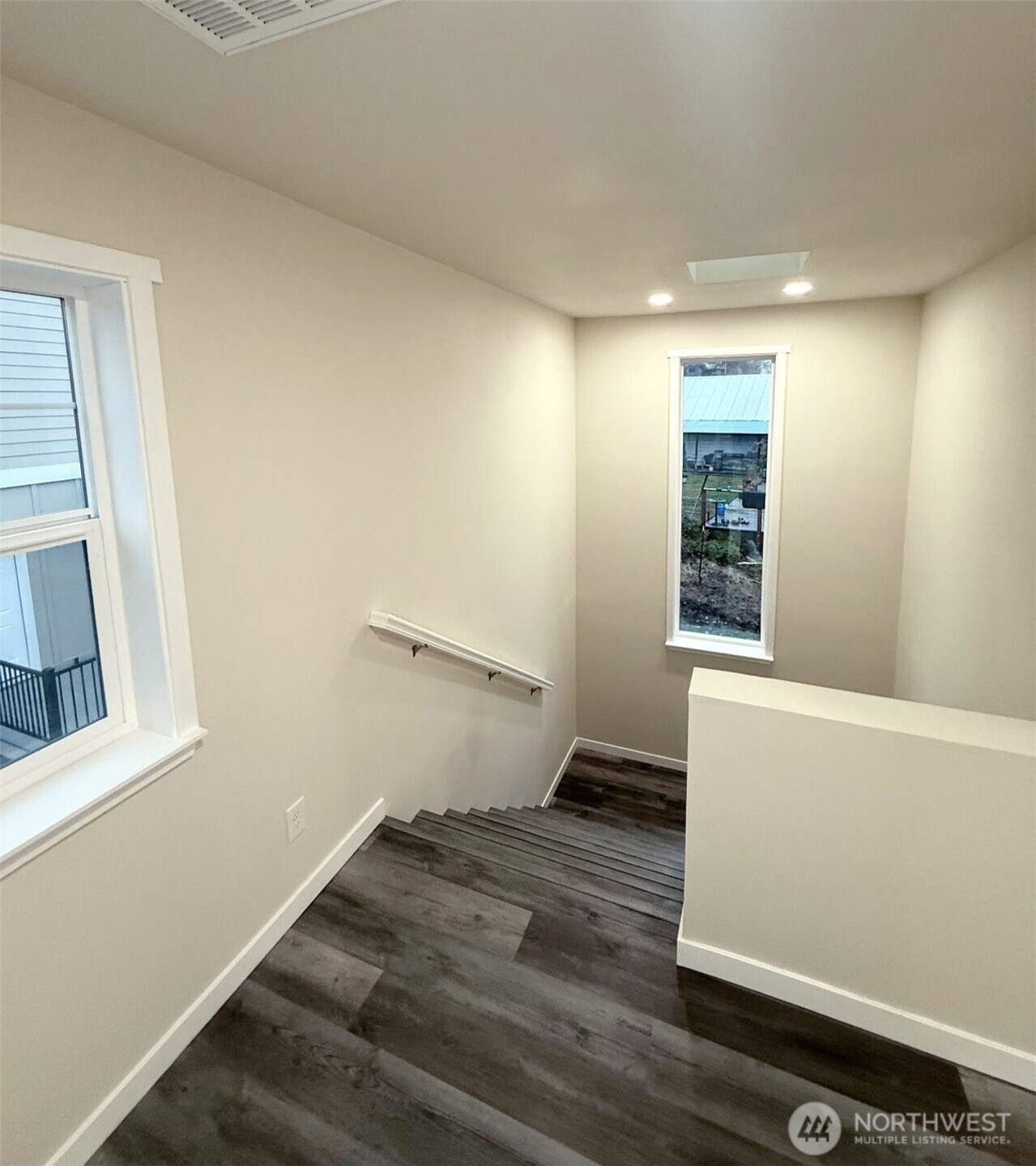 600 Ross Canyon Road Omak, WA 98841 - Photo 15 of 25 an empty room with wooden floor and windows