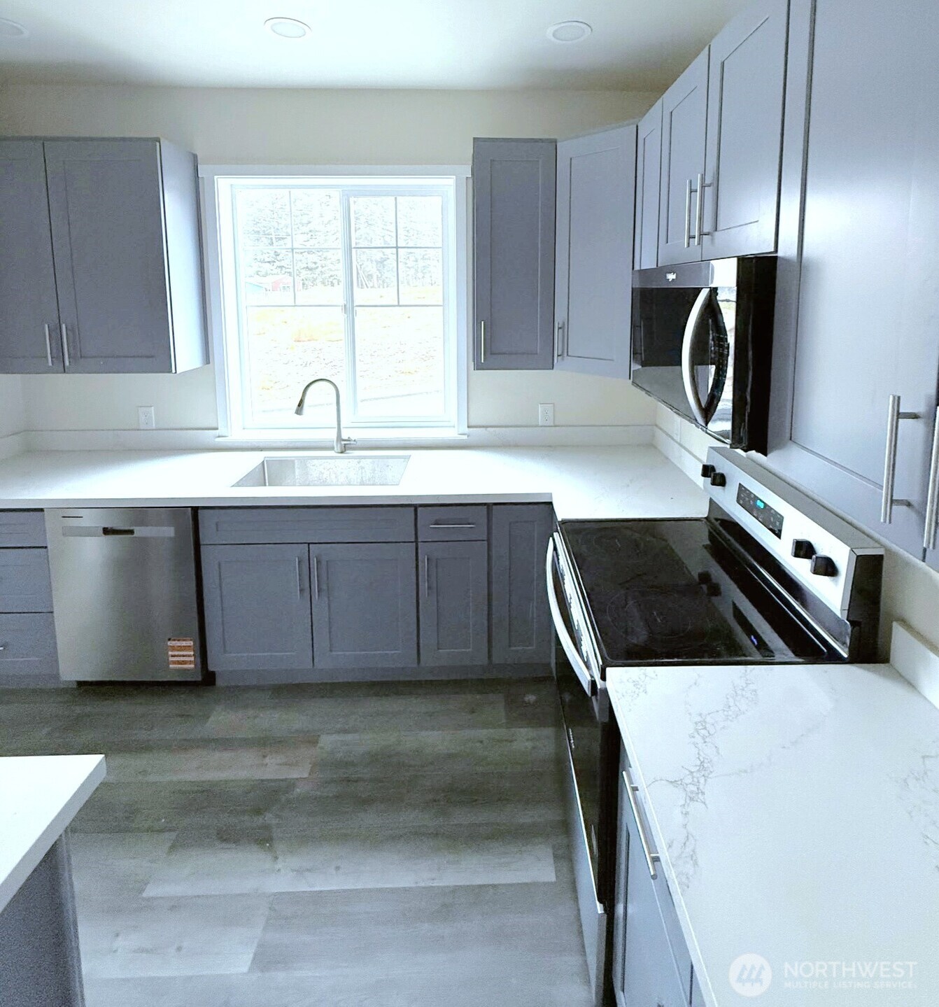 600 Ross Canyon Road Omak, WA 98841 - Photo 3 of 25 a kitchen with stainless steel appliances granite countertop a sink stove and refrigerator