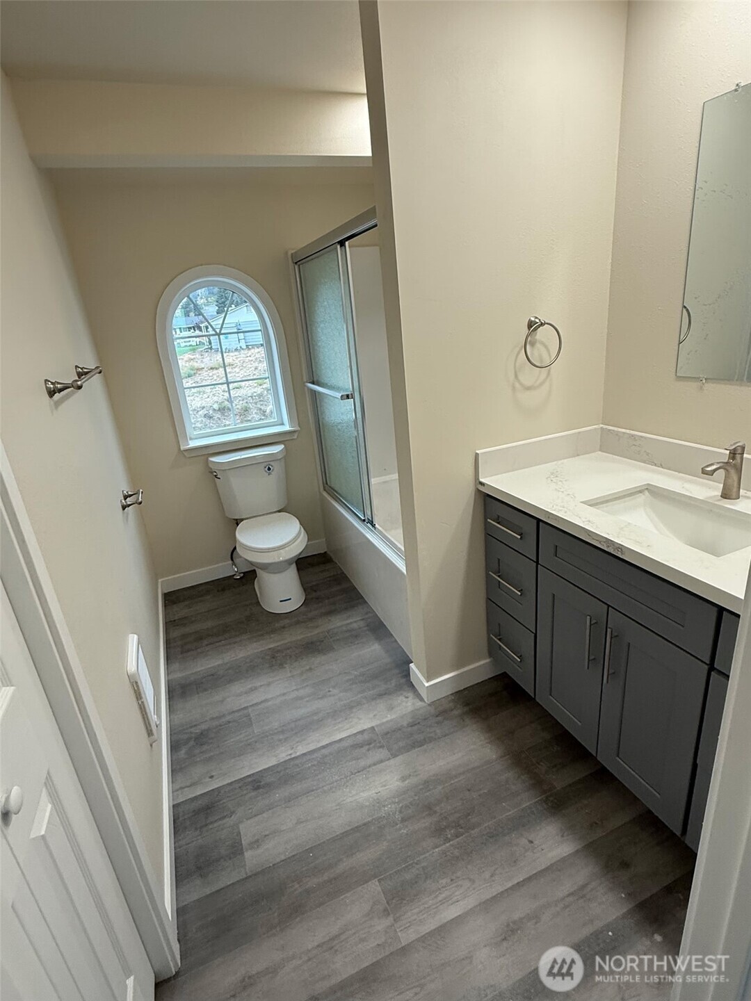 600 Ross Canyon Road Omak, WA 98841 - Photo 5 of 25 a bathroom with a toilet sink and a mirror