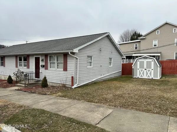 $875 | 195 4th Street, Northumberland, PA 17857
