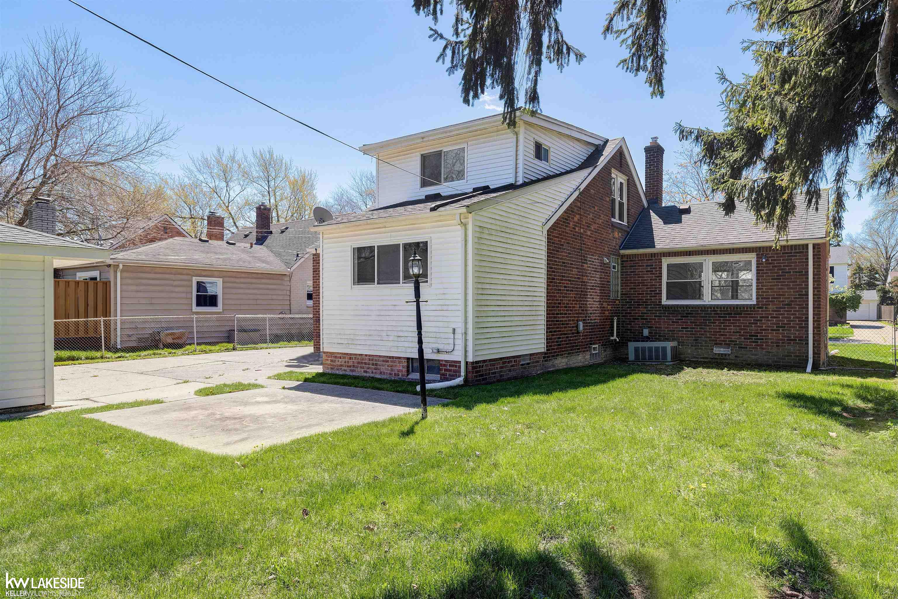 2174 Hawthorne Road Grosse Pointe Woods, MI 48236 - Photo 43 of 43