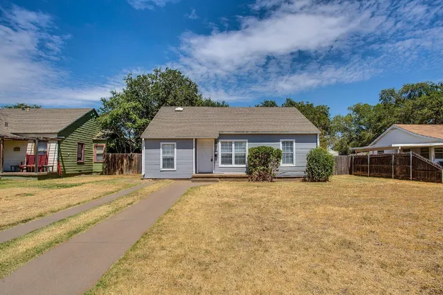$1,150 | 2306 29th Street, Lubbock, TX 79411