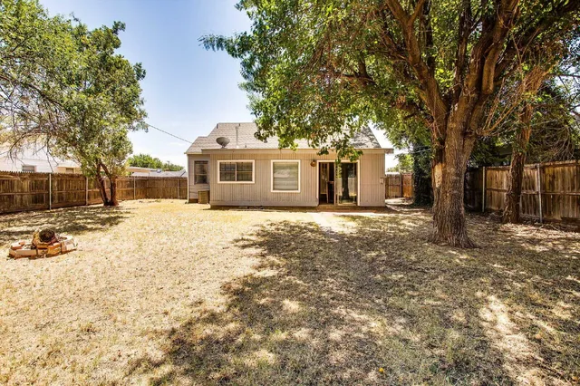 $1,150 | 2306 29th Street, Lubbock, TX 79411