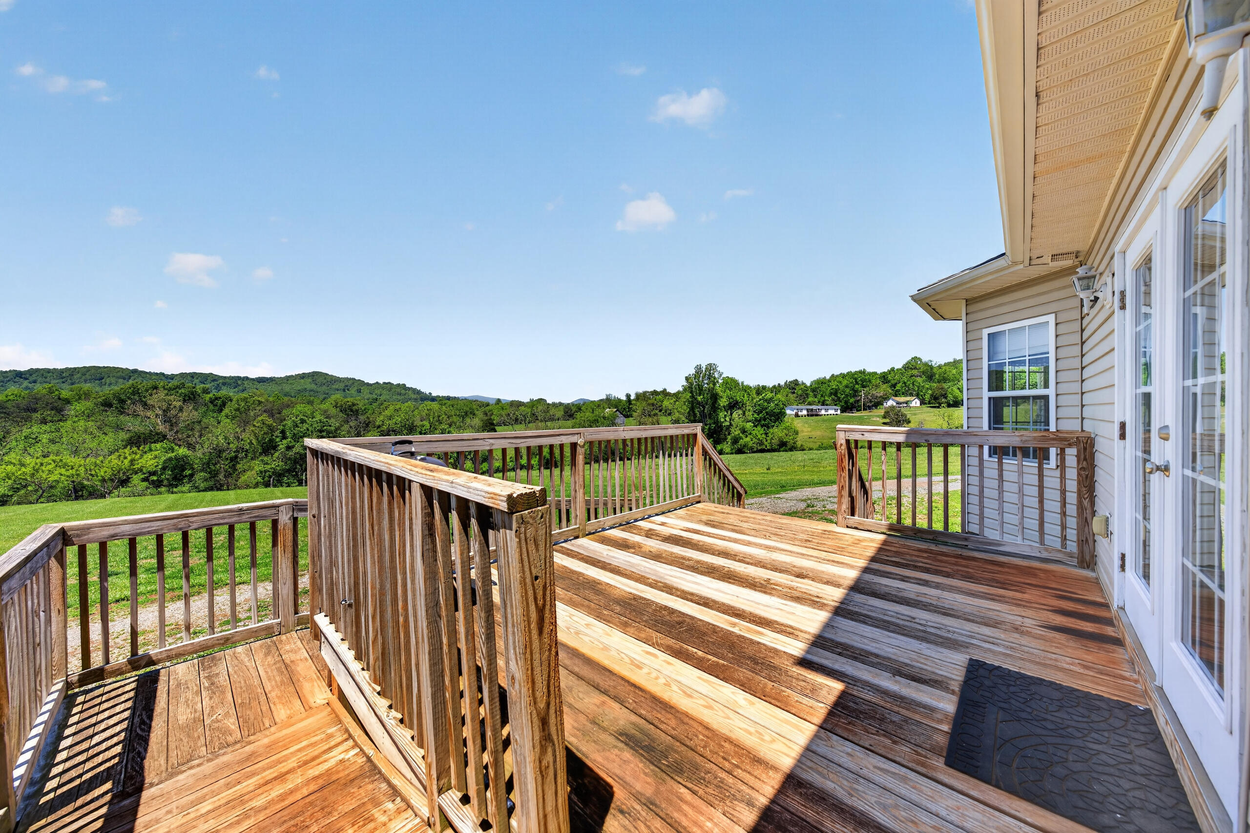 1633 Pilot Mountain Road Moneta, VA 24121 - Photo 61 of 103 Deck