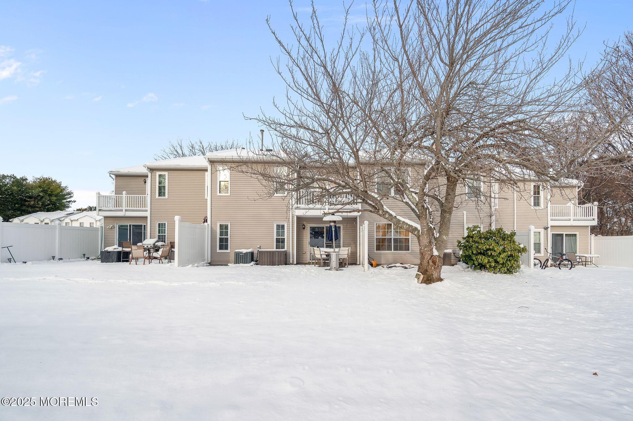 33 South Pointe Circle Tinton Falls, NJ 07753 - Photo 15 of 31 33 27