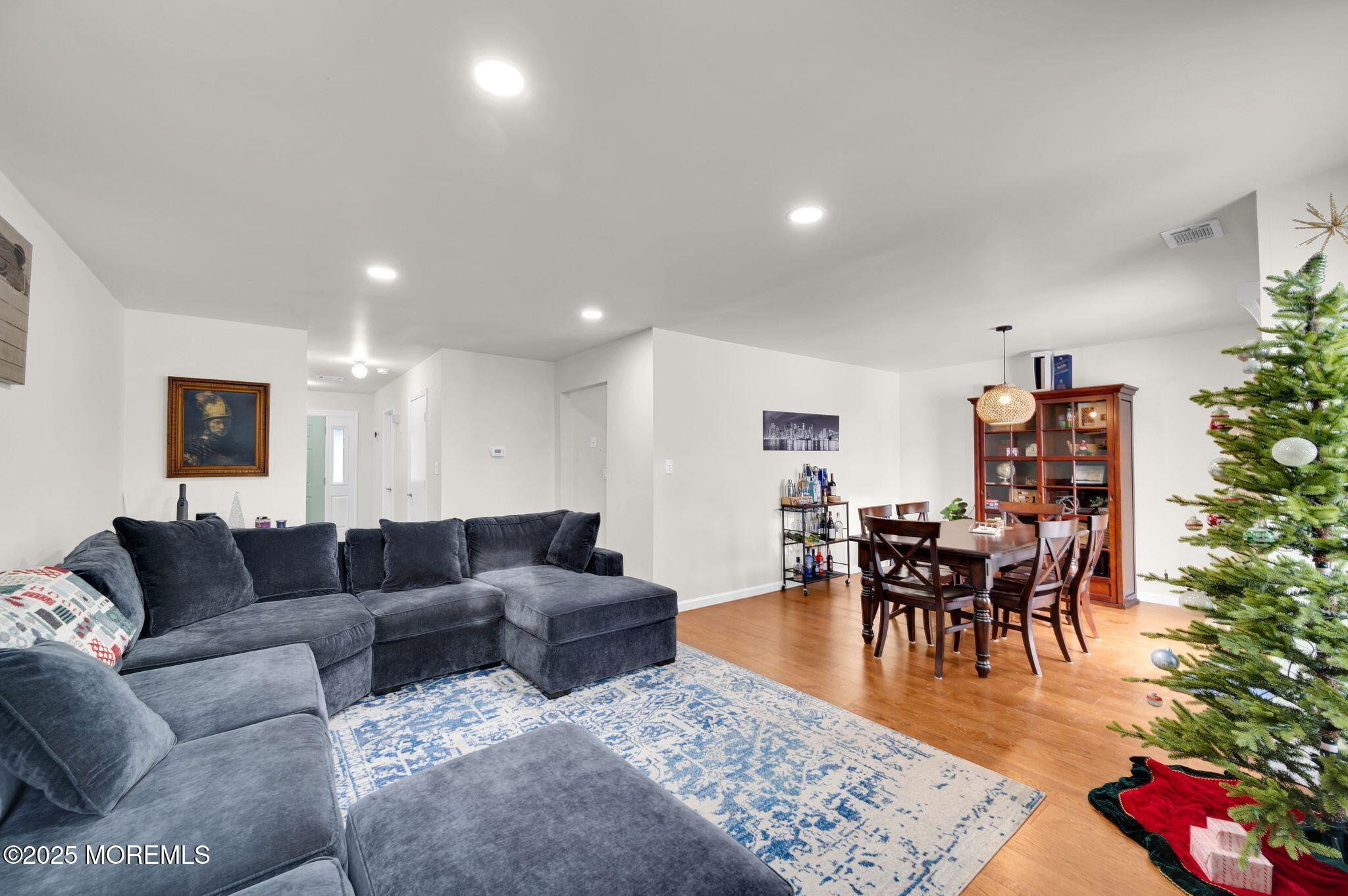 33 South Pointe Circle Tinton Falls, NJ 07753 - Photo 25 of 31 33 8