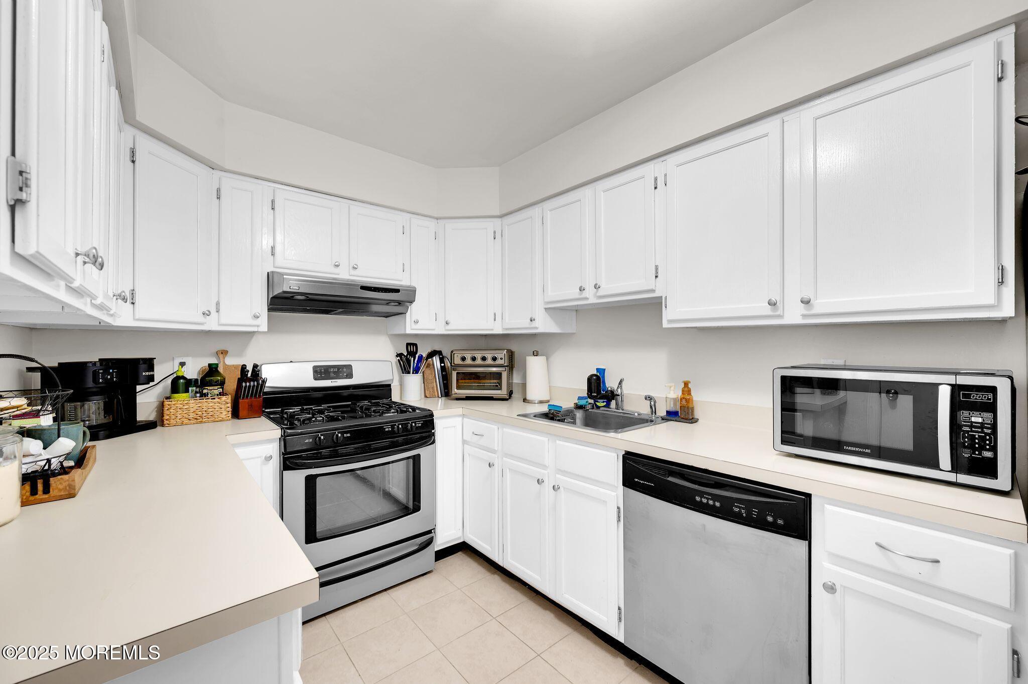 33 South Pointe Circle Tinton Falls, NJ 07753 - Photo 10 of 31 33 10