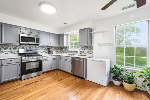 $297,000 | 63A Tyler Court, Unit B, Streamwood, IL 60107