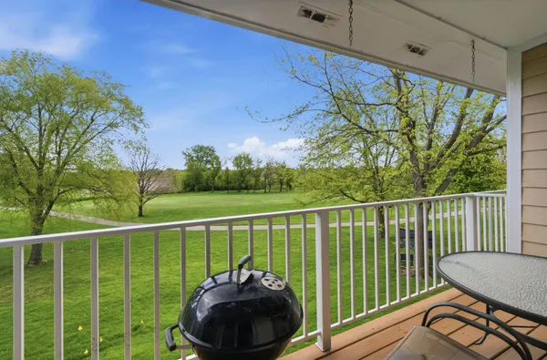 $297,000 | 63A Tyler Court, Unit B, Streamwood, IL 60107