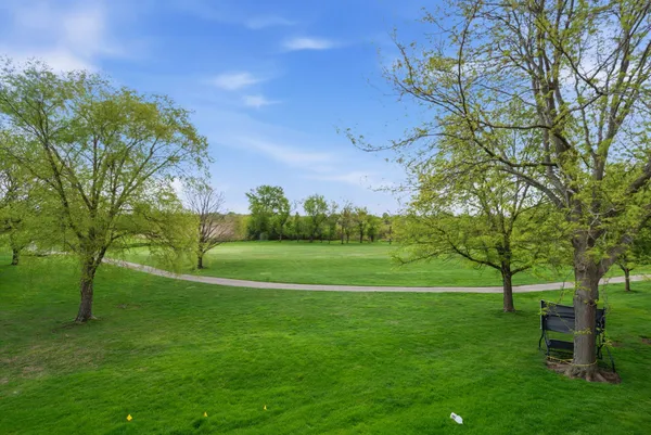 $297,000 | 63A Tyler Court, Unit B, Streamwood, IL 60107