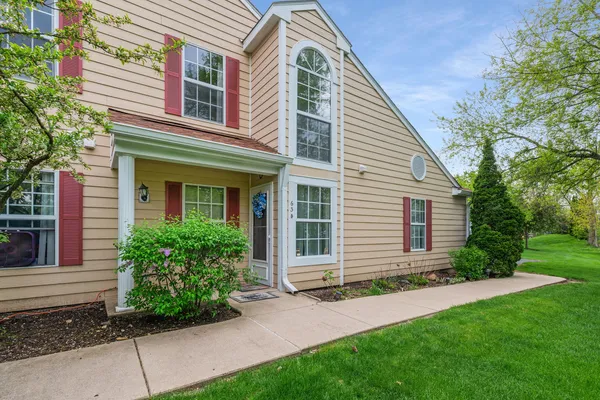 $297,000 | 63A Tyler Court, Unit B, Streamwood, IL 60107