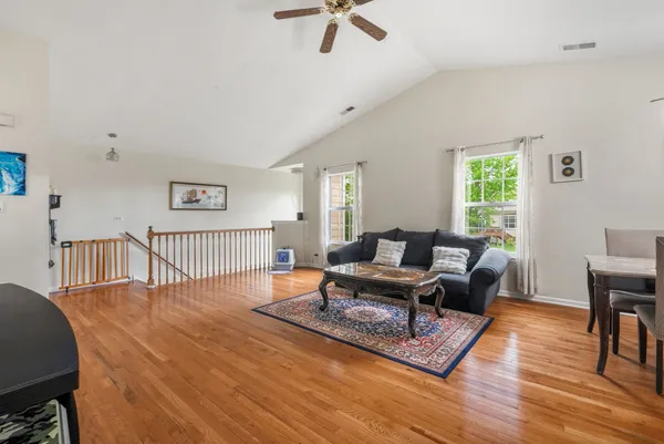 $297,000 | 63A Tyler Court, Unit B, Streamwood, IL 60107