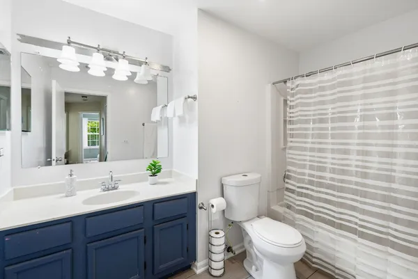 $297,000 | 63A Tyler Court, Unit B, Streamwood, IL 60107